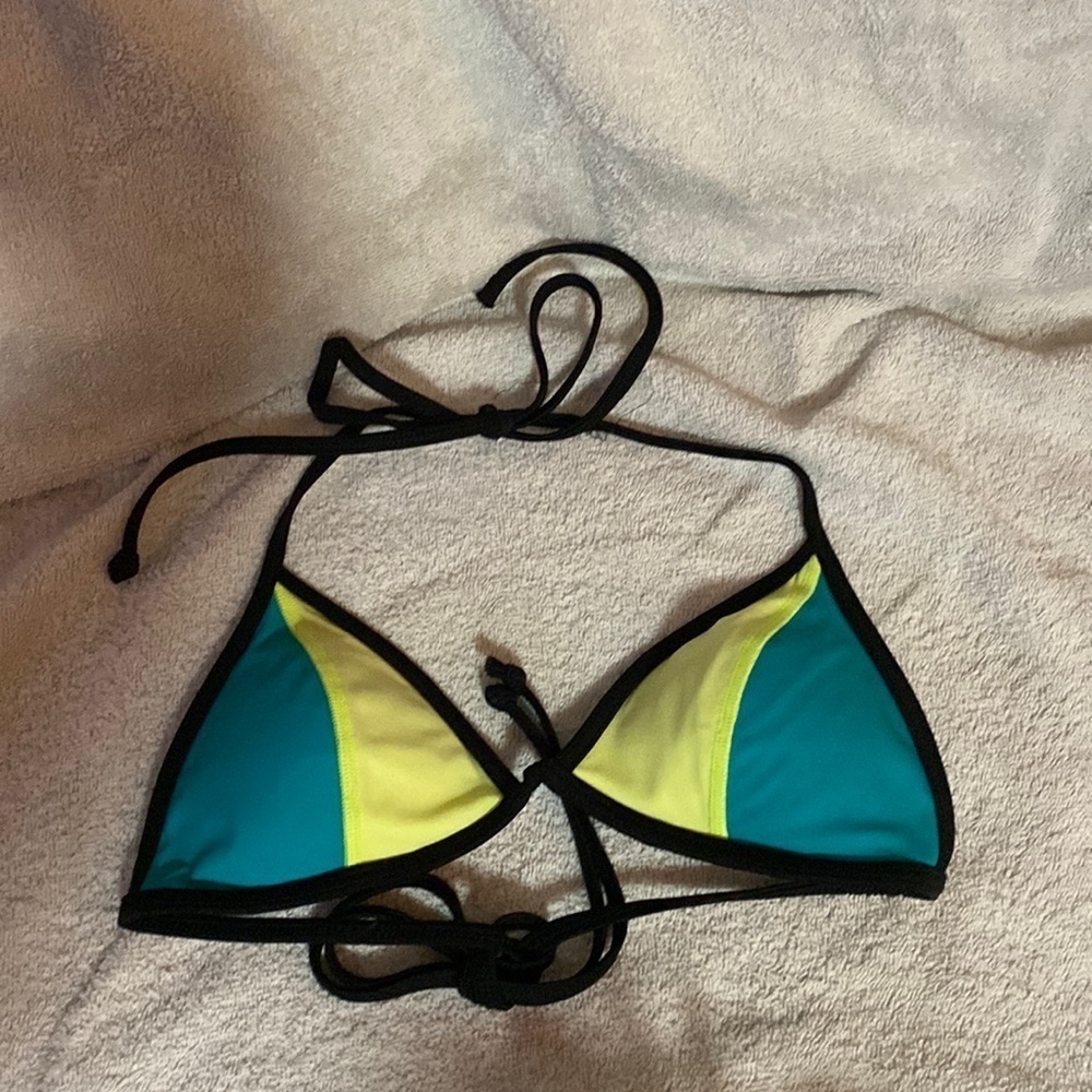 Pink Victoria’s secret’s bikini top​​​​